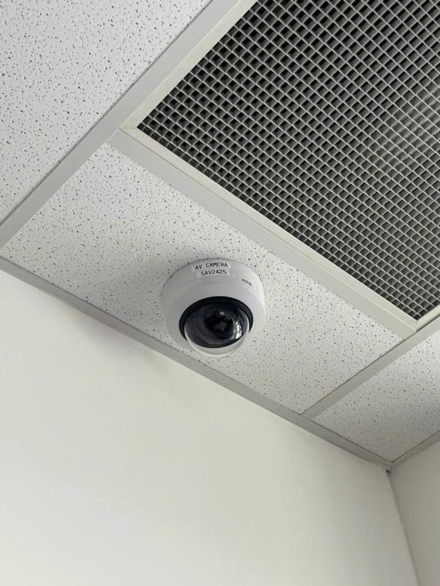 Camera dome lắp đặt trong khu vực văn phòng hoặc công trình